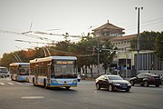 開過中國美術館的109路無軌電車 (109路 條目配圖)