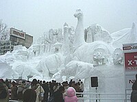 Het park tijdens het sneeuwfestival in de winter