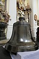 Zvon Panna Maria vystavený před zavěšením v kostele v Dědicích