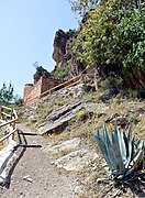 Detalle del acceso al Castillo de Libros (Teruel), por la ladera norte de El Mortero (2017).