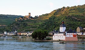 Sicht op Kaub en de kastielen Pfalzgrafenstein en Gutenfels