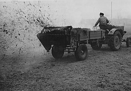 Stalldungstreuer Fortuna-Spezial im Einsatz (1954)