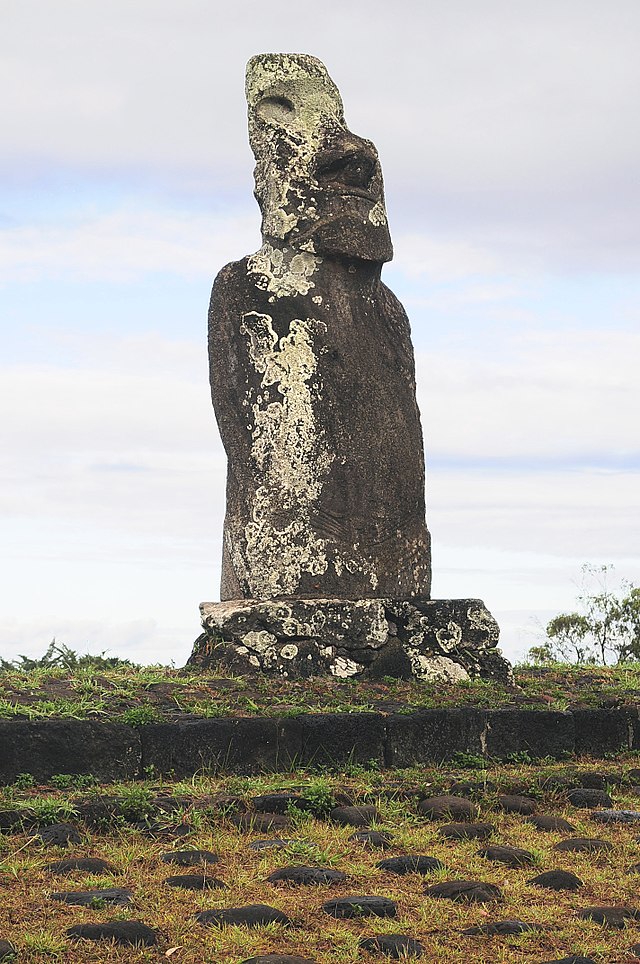 File:Ahu_Huri_1.jpg