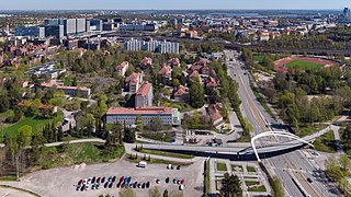 Le pont d'Aurora et l'hôpital d'Aurora en 2021.