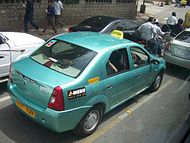 Mahindran valmistama Renault Logan taksikäytössä.
