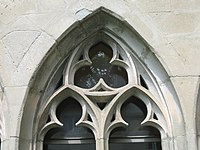 obenliegendes Dreiblatt, zwei Nonnenköpfe