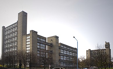 Główne budynki osiedla mieszkalnego Brownfields – (od lewej do prawej) Balfron Tower, Carradale House i Glenkerry House