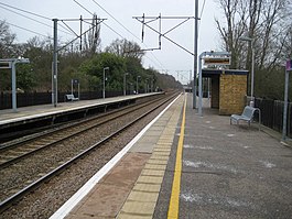 Crews Hill railway station 1.jpg