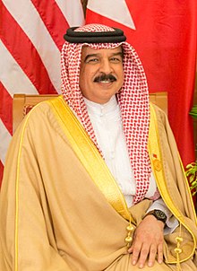 Встреча Дональда Трампа с королем Бахрейна Хамедом бен Иссой, май 2017 г. (обрезано) .jpg