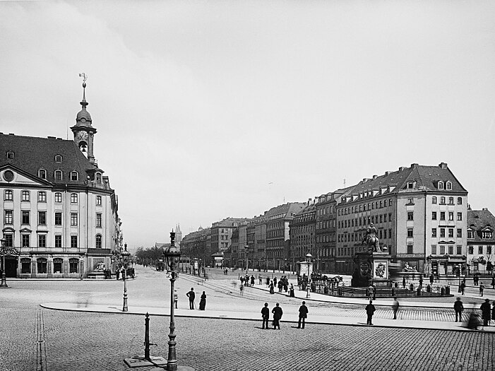 Blick über den Neustädter Markt mit dem Rathaus in die Hauptstraße, vor 1893