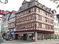 Das Haus Marktplatz 1/2 mit barockem Schnitzwerk, erbaut 1727