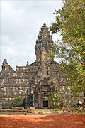 Ле Баконг, храм-гора (Ангкор) (6960127287) .jpg