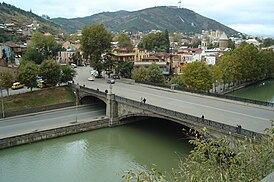 Вид на мост со скалы Метехи