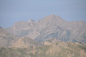 Vue de la face Nord-Est du mont Pouzenc depuis le sommet de la pointe de l'Eyssina.