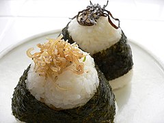 Furikake-Onigiri („Fisch, Konbu“)