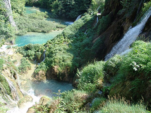 File:Plitvice_lakes.jpg