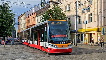 Tramvaj Škoda 15T pražské linky 20 na smíchovském Andělu