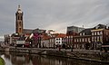 Ruremonda, el rio (el Roer) con la Sint-Christoffel catedral desde el puente Maria Theresia