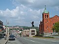 Centre-ville : rue King, Monument aux morts, église St.Patrick's, et quartier Est en arrière-plan