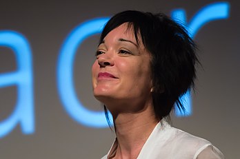 Sue Gardner, directrice générale de la Wikimedia Foundation, en août 2013. (définition réelle 4 142 × 2 750)