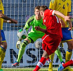 Målvakten August Strömberg i det svenska U21-landslagets 3-2 seger mot Schweiz i en träninglandskamp på Myresjöhus Arena i Växjö, 6/6 2013.