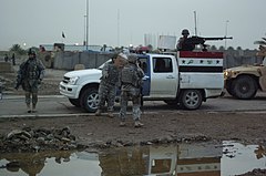 Technical irácké policie s těžkým kulometem DŠK ráže 12,7 mm