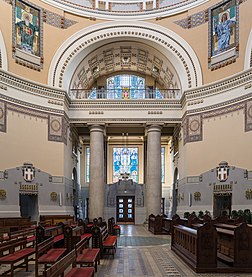 Transepto sudeste da igreja de São Carlos Borromeu no Cemitério Central de Viena, Áustria. (definição 6 285 × 6 913)