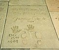 Fuß- und Handabdrücke von Gregory Peck im Grauman's Chinese Theatre in Hollywood Using 34° 6′ 6,2″ N, 118° 20′ 27,8″ W34.101714-118.341042