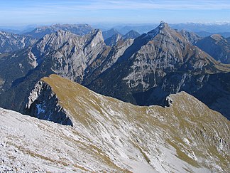 Die Sonnjochgruppe vom Gamsjoch: Bettlerkarspitze, Schaufelspitze, Bärenlahner Sattel und Sonnjoch (von links nach rechts)