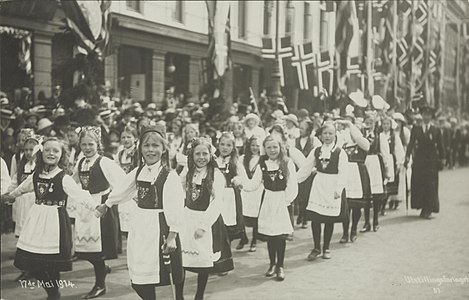 Girls celebrating Norwegian Constitution Day, 17 May 1914