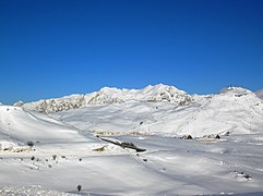 Veduta invernale dell'alta Lessinia con le piste da sci di San Giorgio