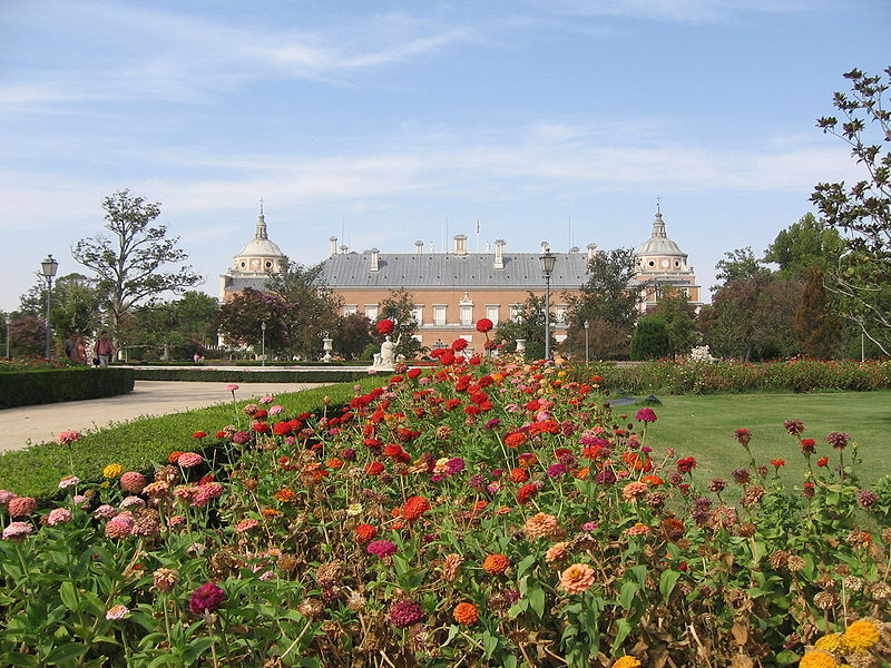 http://upload.wikimedia.org/wikipedia/commons/thumb/a/a4/Aranjuez_JardinParterre_FachadaOrientalPalacio.jpg/800px-Aranjuez_JardinParterre_FachadaOrientalPalacio.jpg