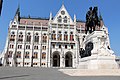 KW 25 Südfassade des Parlamentsgebäudes mit Andrássy Statue