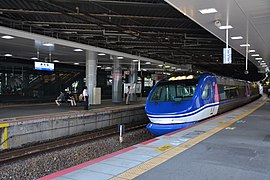 Schnellzug Super Hakuto im Bahnhof Shin-Osaka