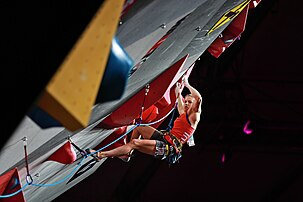 Petra Klingler en compétition lors des Championnats du monde d'escalade de 2018, à Innsbruck. (définition réelle 5 250 × 3 500)