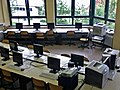 Einer der Computerräume der Schule