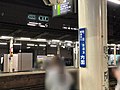 JR橋本駅1～3番線ホームの琺瑯行先案内板（2018年6月）