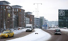 Venstre: 
 Frösundaleden ved trafikplads Haga nordlig, vy mod vest. 
 Højre: 
 Frösundaleddet i højde med Råsunda stadion, vy mod sydøst.