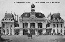 Carte postale ancienne montrant la façade du bâtiment voyageurs de la gare de Saint-Omer.