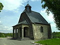 Kapelle mit Grab und Gedenkstein von Charles Louis Narcisse Lapointe