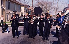 Musicisti della 'Algiers Brass Band' ad un funerale jazz, New Orleans.