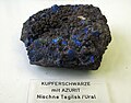 Kupferschwärze (Tenorit, Kupfer(II)-oxid, CuO) mit etwas blauem Azurit (Cu3(CO3)2(OH)2)