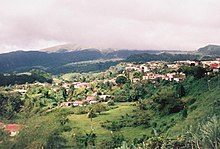 Pagtan-aw sa Rouge sa Morne sa direksyon sa Cloud-Mount Pelée