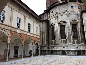 L'abside della Cattedrale vista dal Broletto.