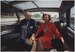 Фотография президента и миссис Форд, держащихся за руки во время поездки в президентском лимузине в Чикаго, штат Иллинойс ... - NARA - 186761.tif