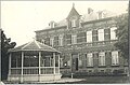 Place du village de Mont-Sainte-Geneviève vers 1950.