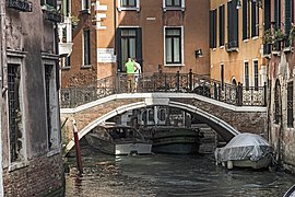 ponte Balbi reliant la calle éponyme et Calle Sant'Antonio