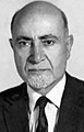 Mehdi Bazargan (1907-1995) a sah demokratikus, liberális ellenzékének vezéralakja, a forradalonig az alkotmányos monarchia híve, az Iszlám Köztársaság első miniszterelnöke (1979. február 4. - november 6.). Valódi hatalma nem volt, a demokratikus fügefalevél szerepét töltötte be Homeini győzelme után. Már 1979-ben szembekerült a teokratikus rendszerrel és belső ellenzékbe vonult.