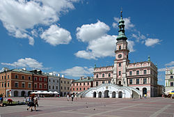 市庁舎と広場