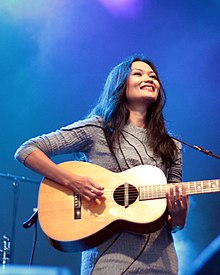 Bic Runga saat tampil dalam Winery Tour 2010 di Auckland, Selandia Baru.